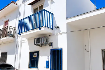 2 bedroom house just 80m from the sea