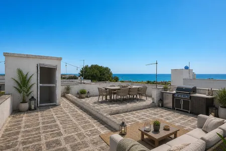 House with a garden just 300m from the sea
