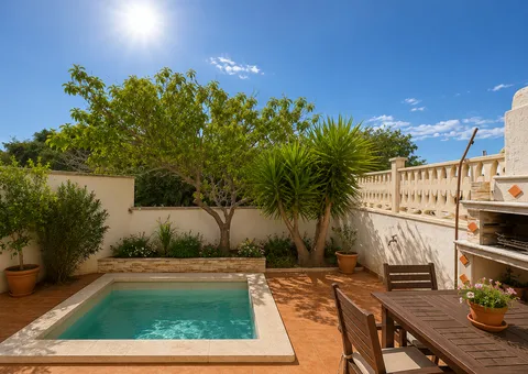 House 400m from the sea with a small garden