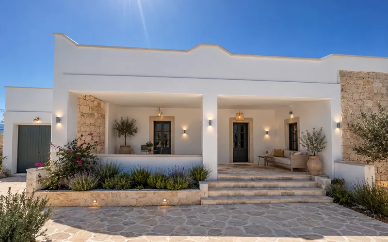 House with a big land 10km from the sea