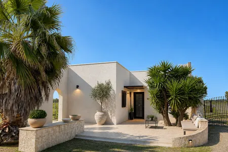 House with land surrounded by vineyards