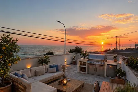 2 bedroom beachfront house with roof terace
