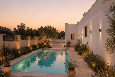 House with a big land 10km from the sea