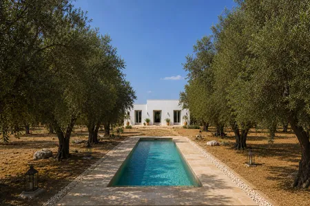 House with a hectare of land for renovation