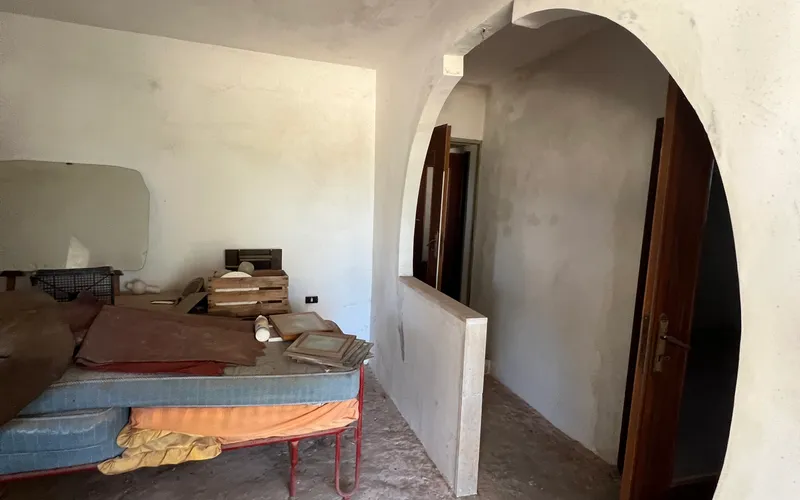 House with a big land 10km from the sea