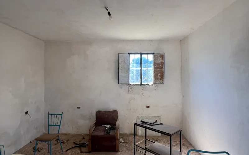House with a big land 10km from the sea