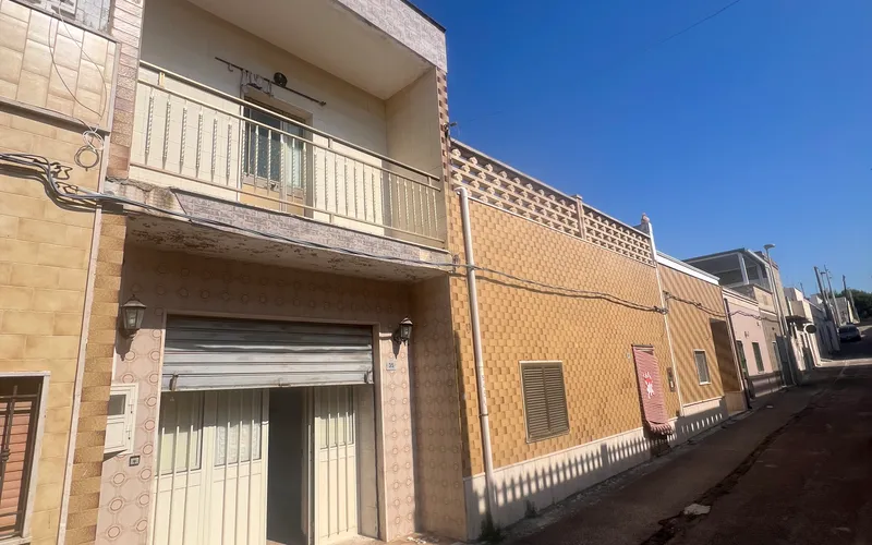 Apartment building 100m from the sea