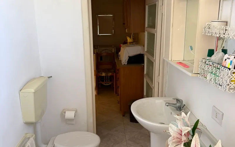 Dům s velkým pozemkem 1400m od moře